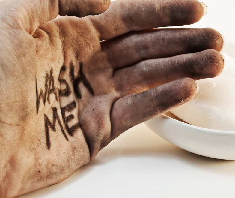 Грязные руки - несоблюдение личной гигиены - причина заражения острицами